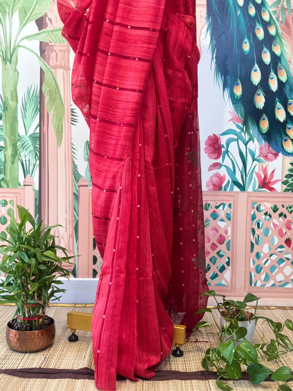 Pure Linen Matka Silk Saree with Chip Weave Pattern &amp; Leaf Motifs