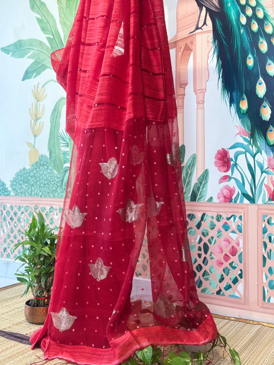 Pure Linen Matka Silk Saree with Chip Weave Pattern &amp; Leaf Motifs