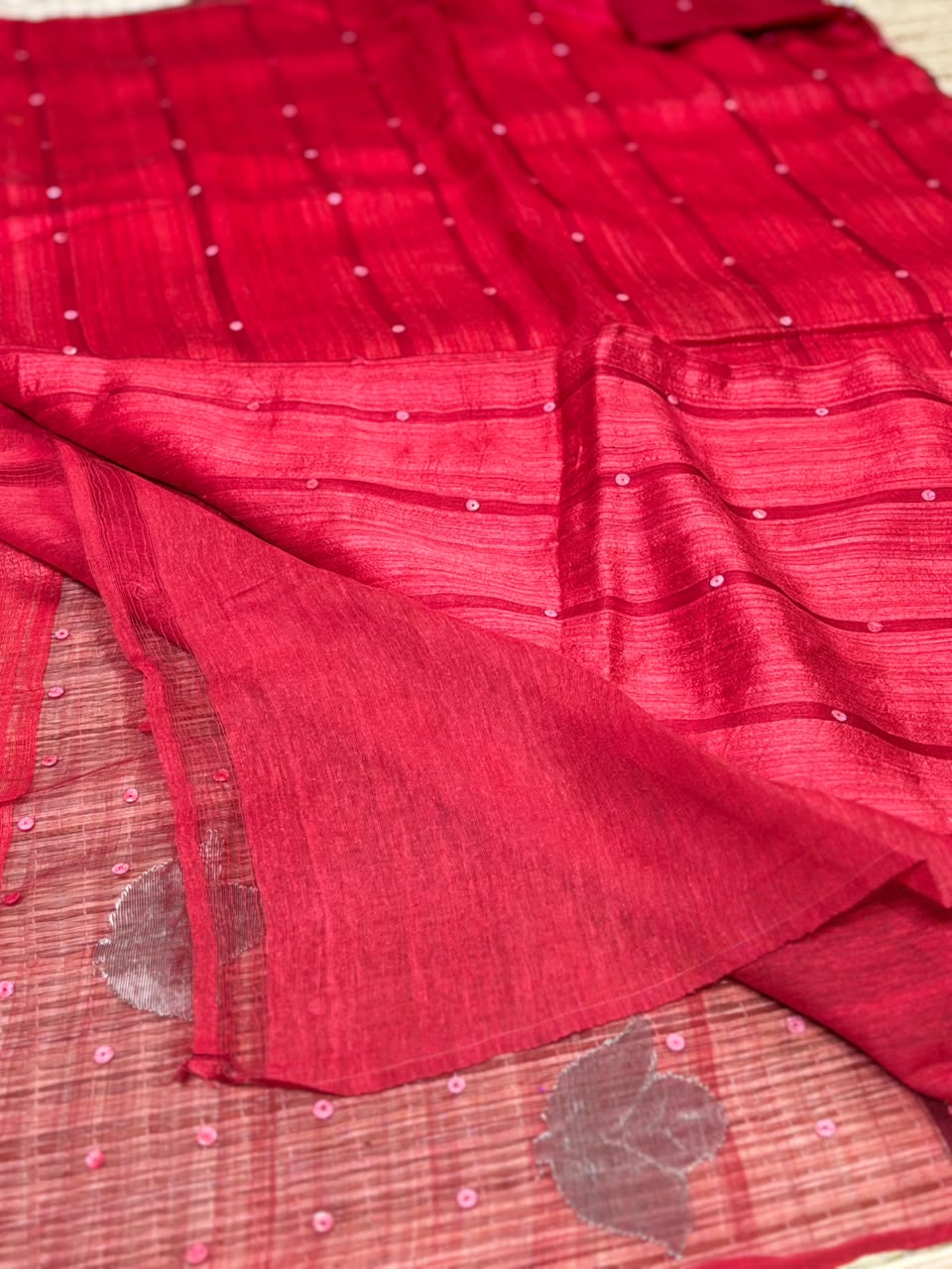 Pure Linen Matka Silk Saree with Chip Weave Pattern &amp; Leaf Motifs