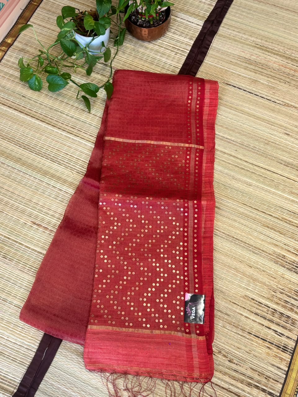 Pure Tissue Linen Matka Silk Saree with Chip Weave Pattern