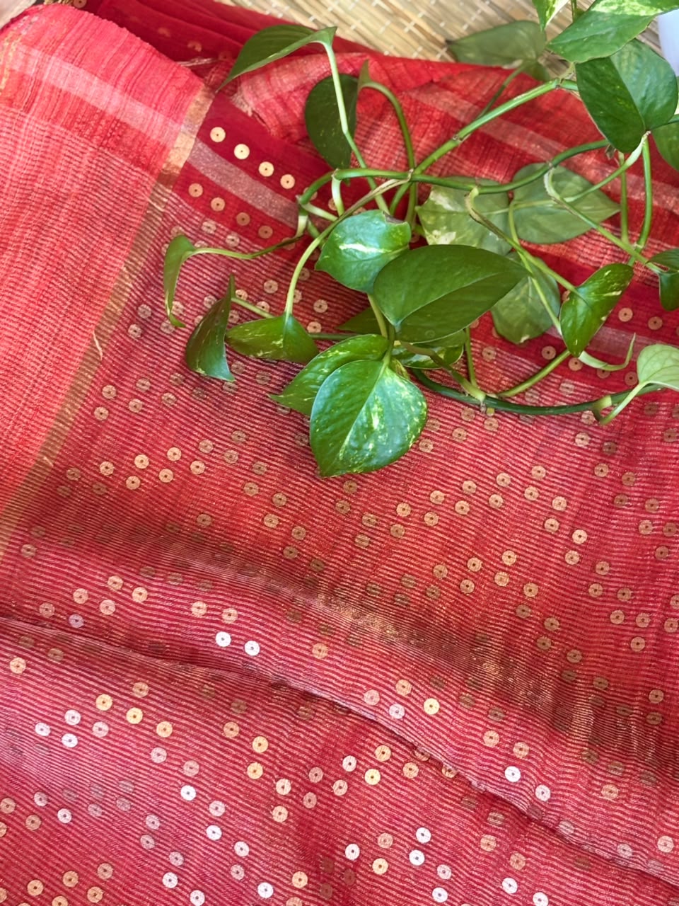 Pure Tissue Linen Matka Silk Saree with Chip Weave Pattern