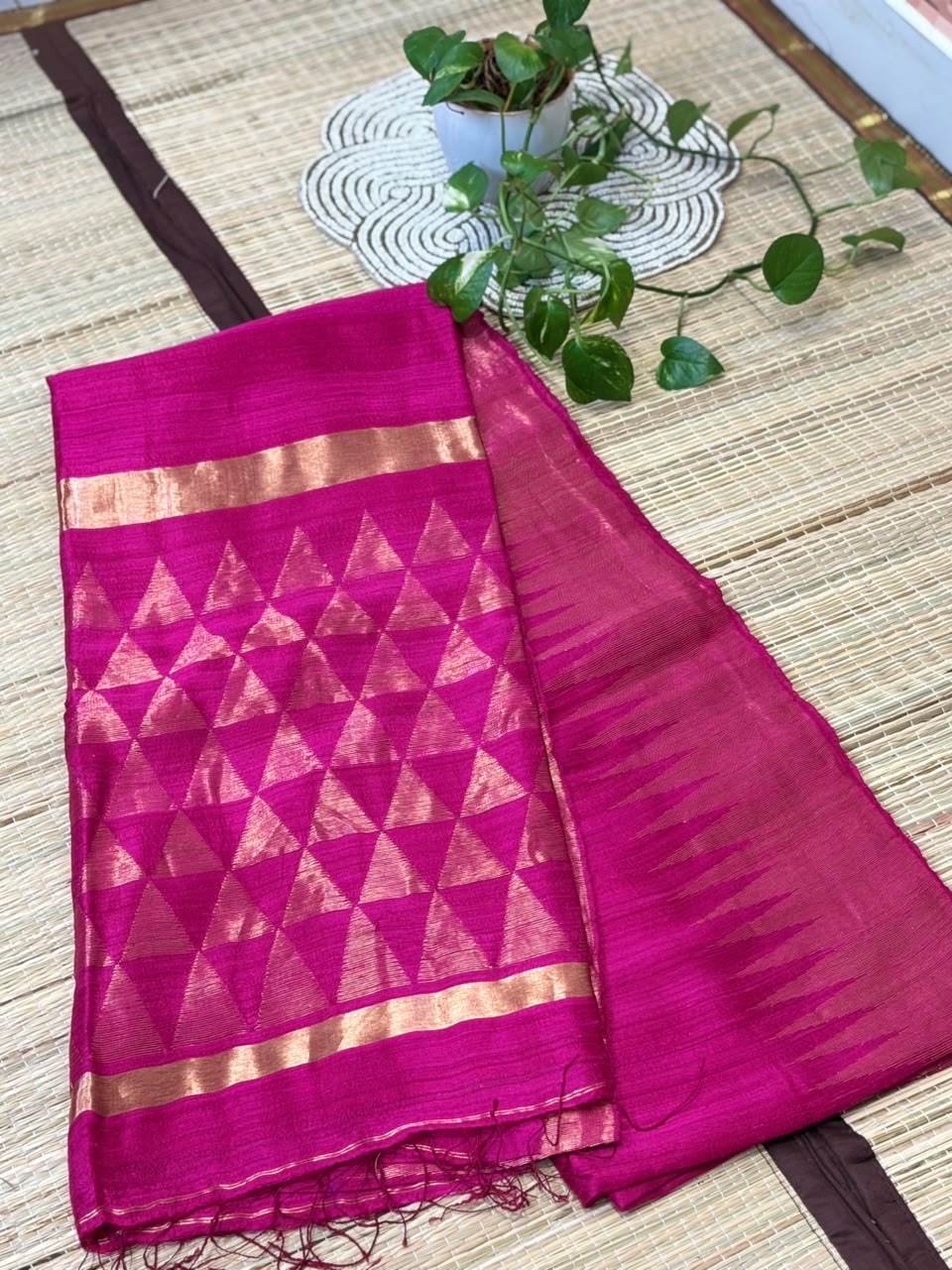 Pure Tissue Linen Matka Silk Saree with Geometric Triangle Weave &amp; Temple Motifs