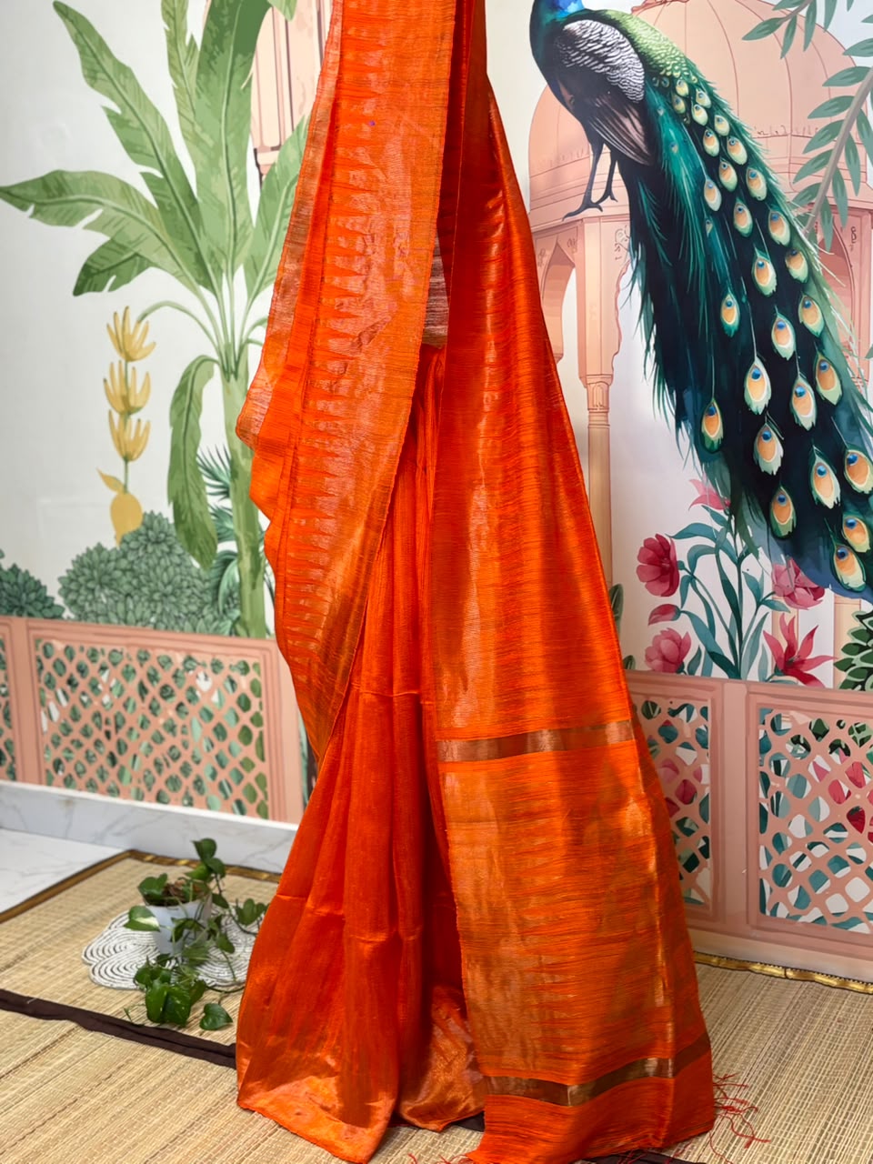Pure Tissue Linen Matka Silk Saree with Geometric Weave &amp; Zari Pallu