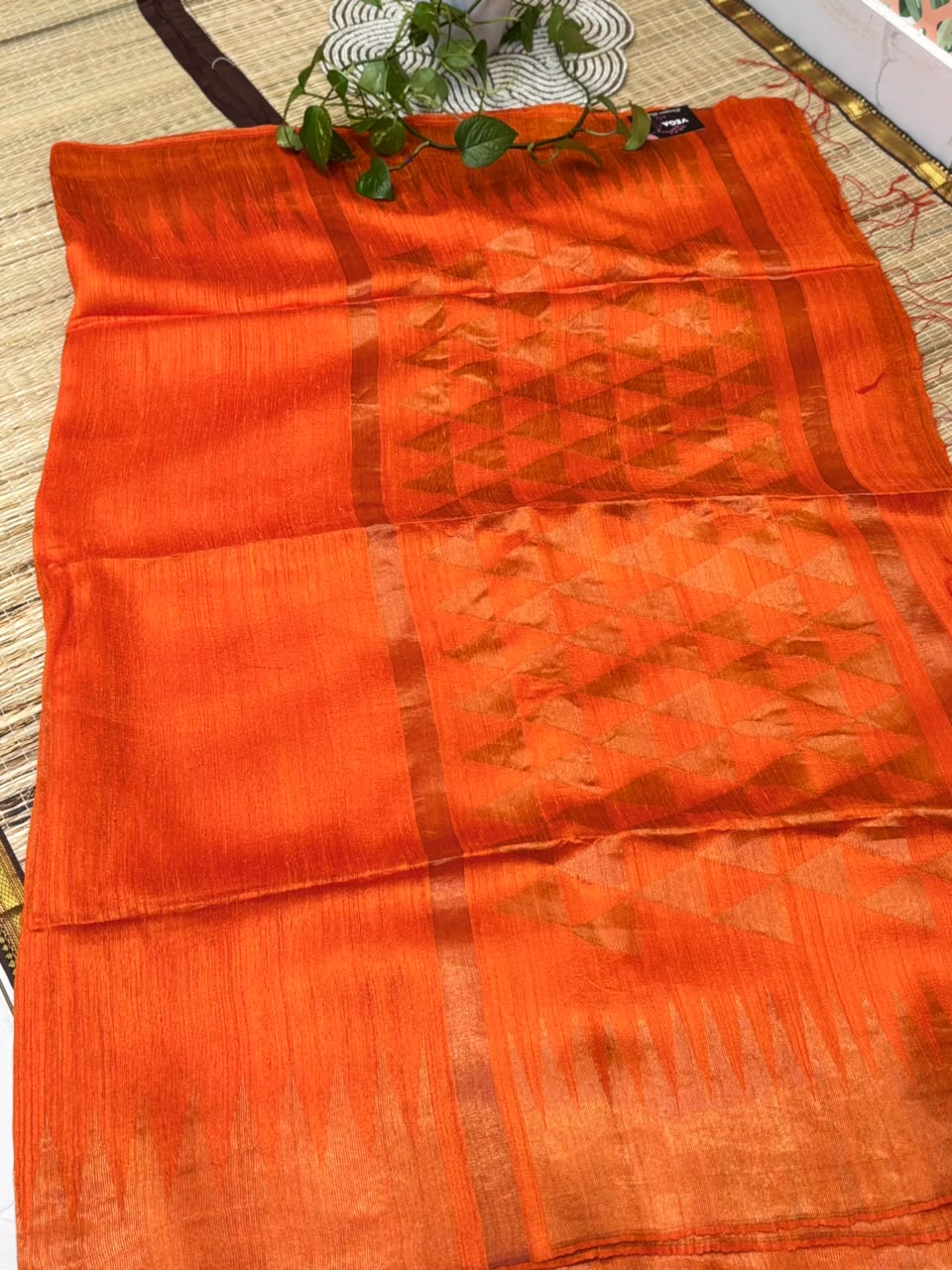 Pure Tissue Linen Matka Silk Saree with Geometric Weave &amp; Zari Pallu
