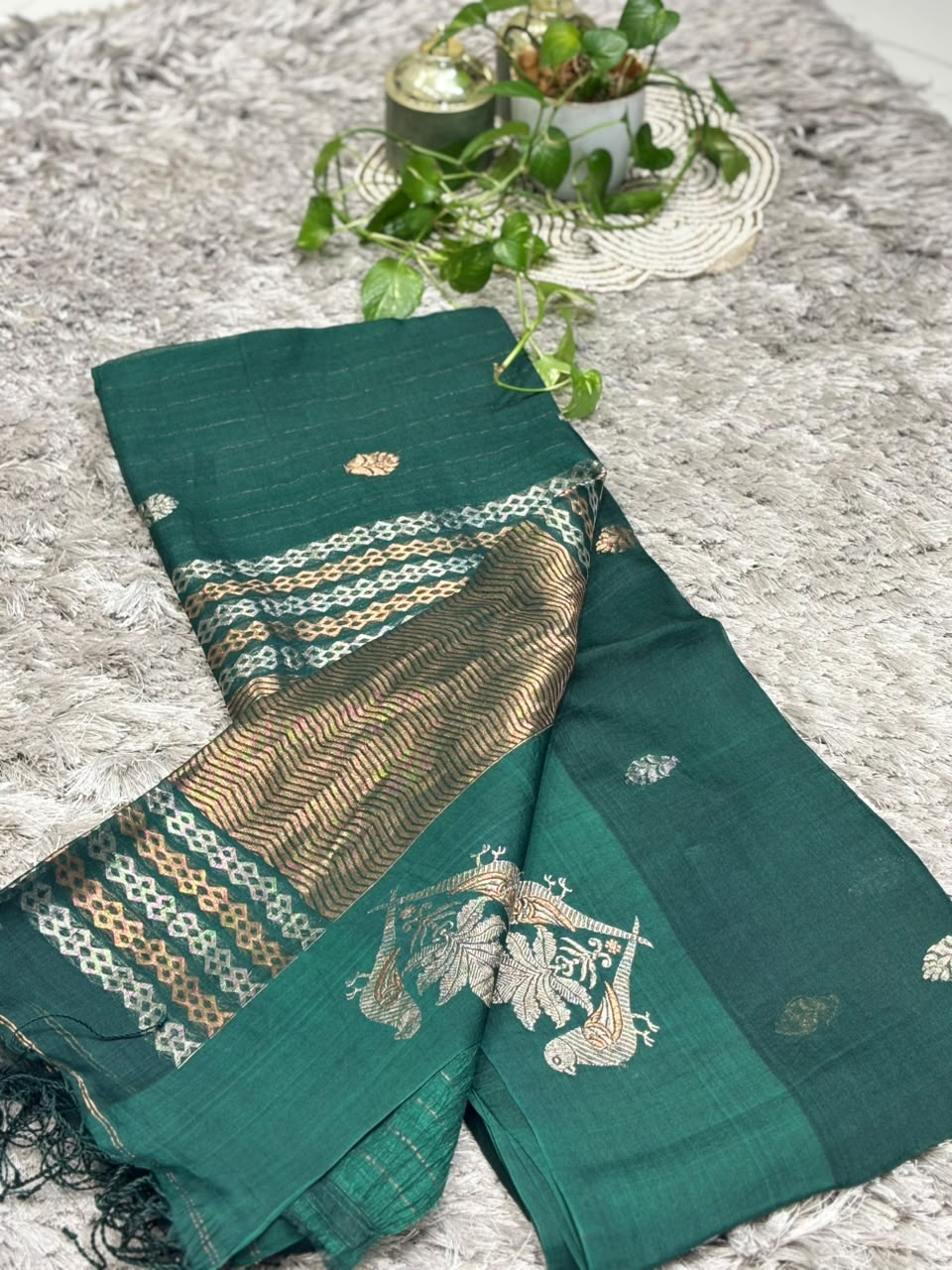 Pure Tissue Kora Organza Silk Saree with Woven Bird &amp; Chevron Zari Borders