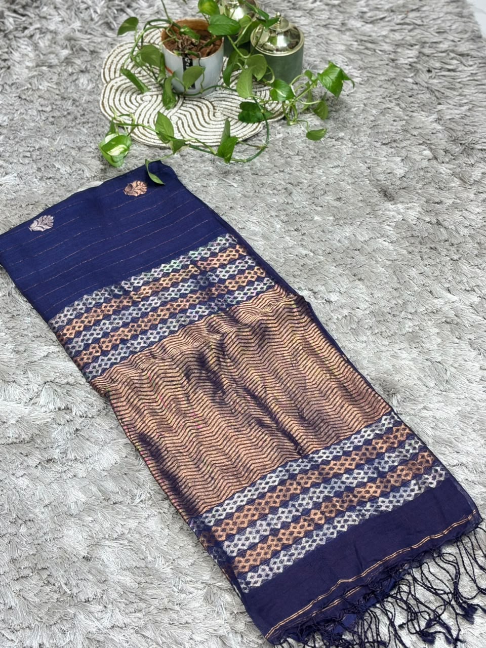 Pure Tissue Kora Organza Silk Saree with Geometric Zari Pallu & Floral Butis