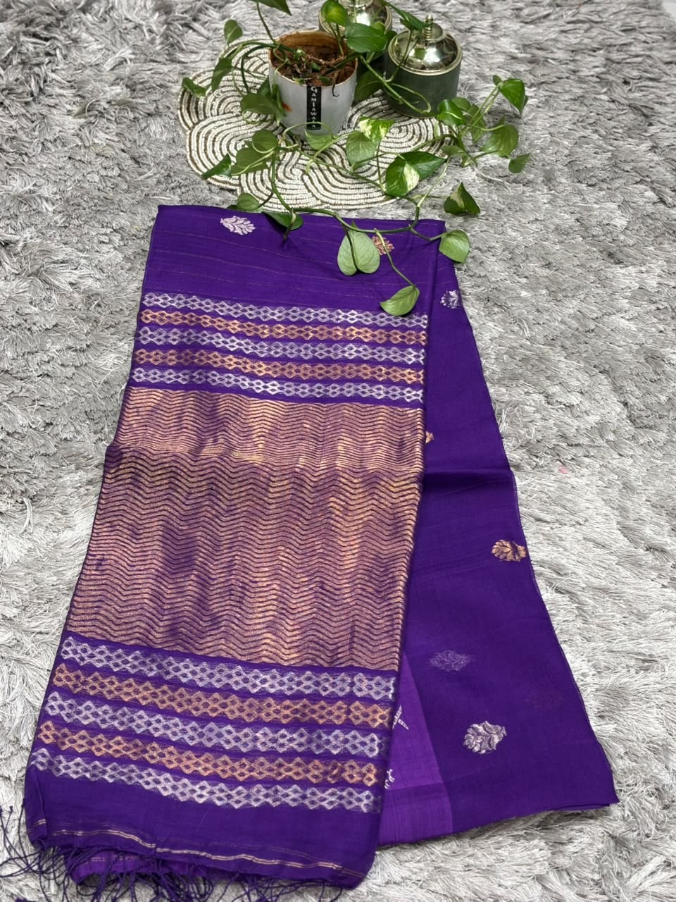 Pure Tissue Kora Organza Silk Saree with Geometric Zari Pallu & Floral Butis
