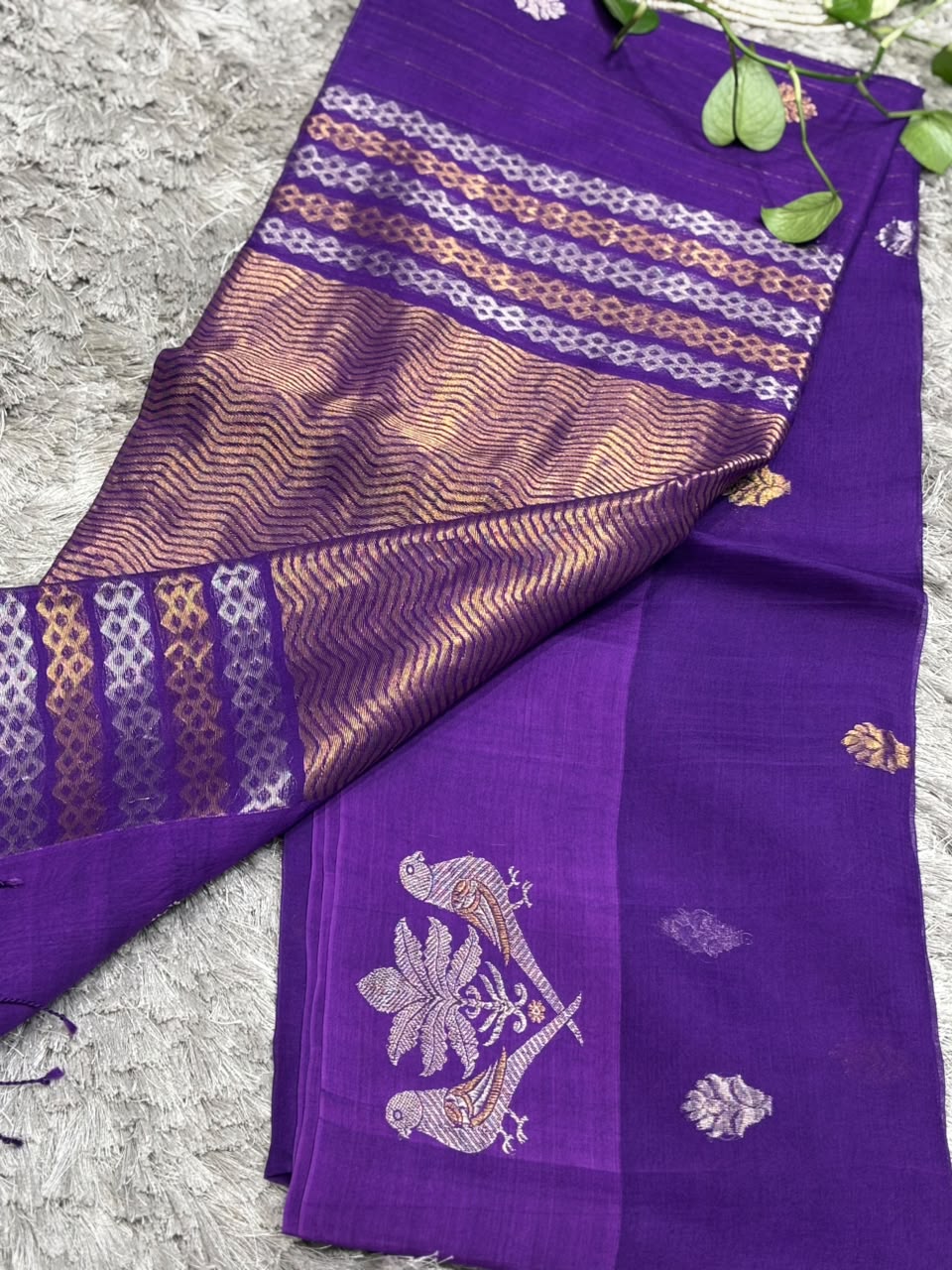 Pure Tissue Kora Organza Silk Saree with Geometric Zari Pallu & Floral Butis